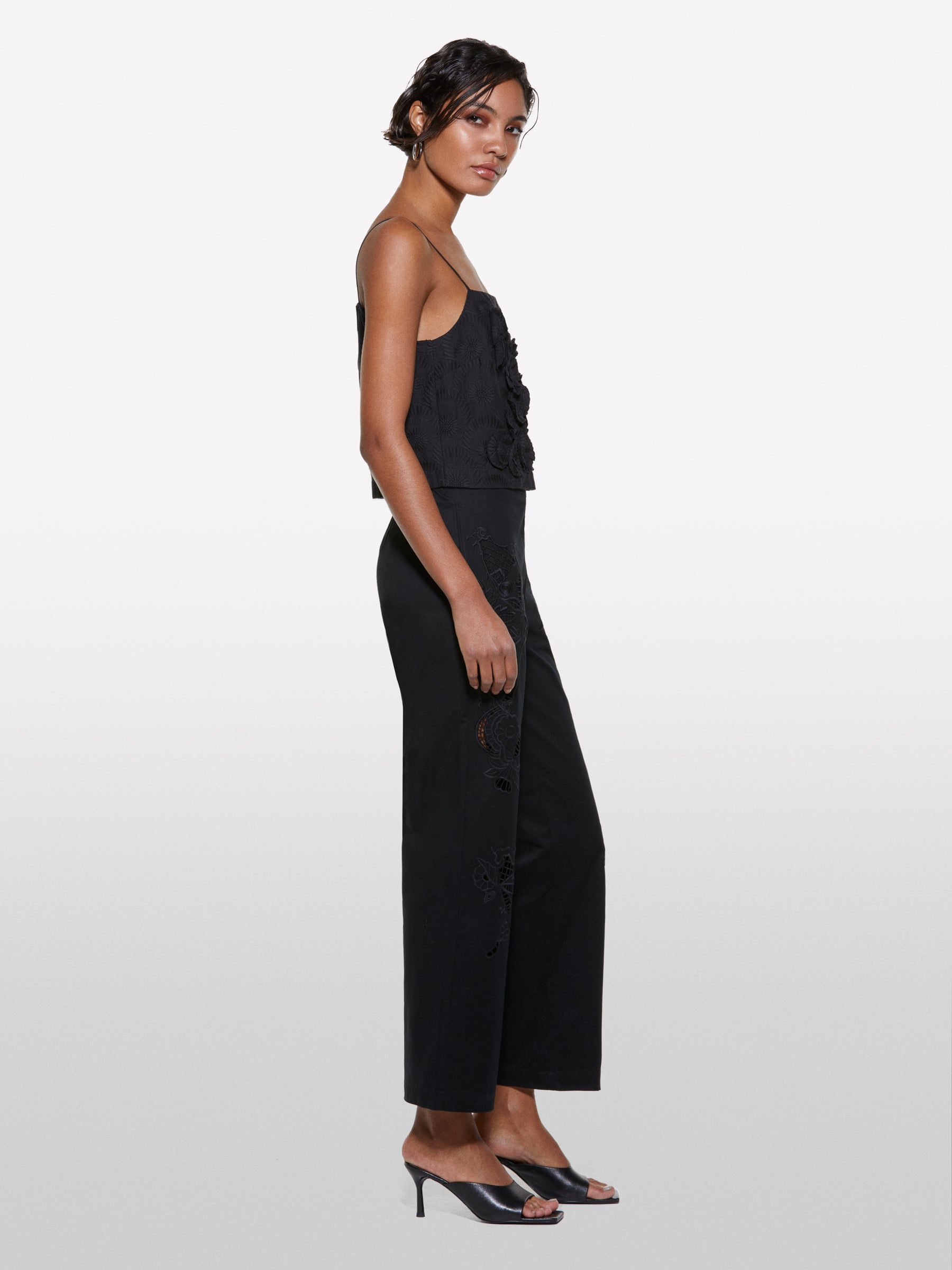 Top cropped preto com flores - ucb_image_F