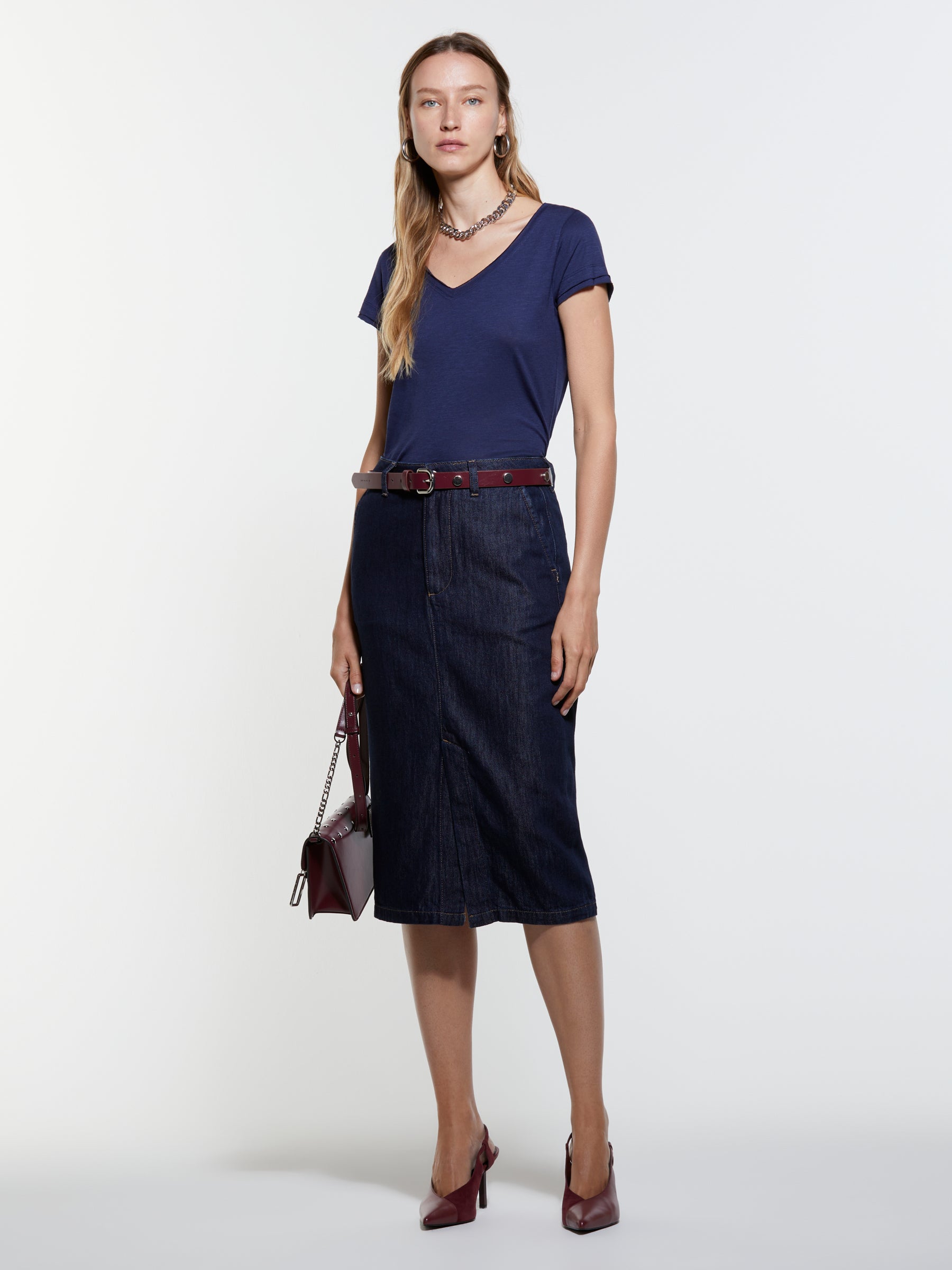 T-shirt decote em V azul-escuro - ucb_image_F