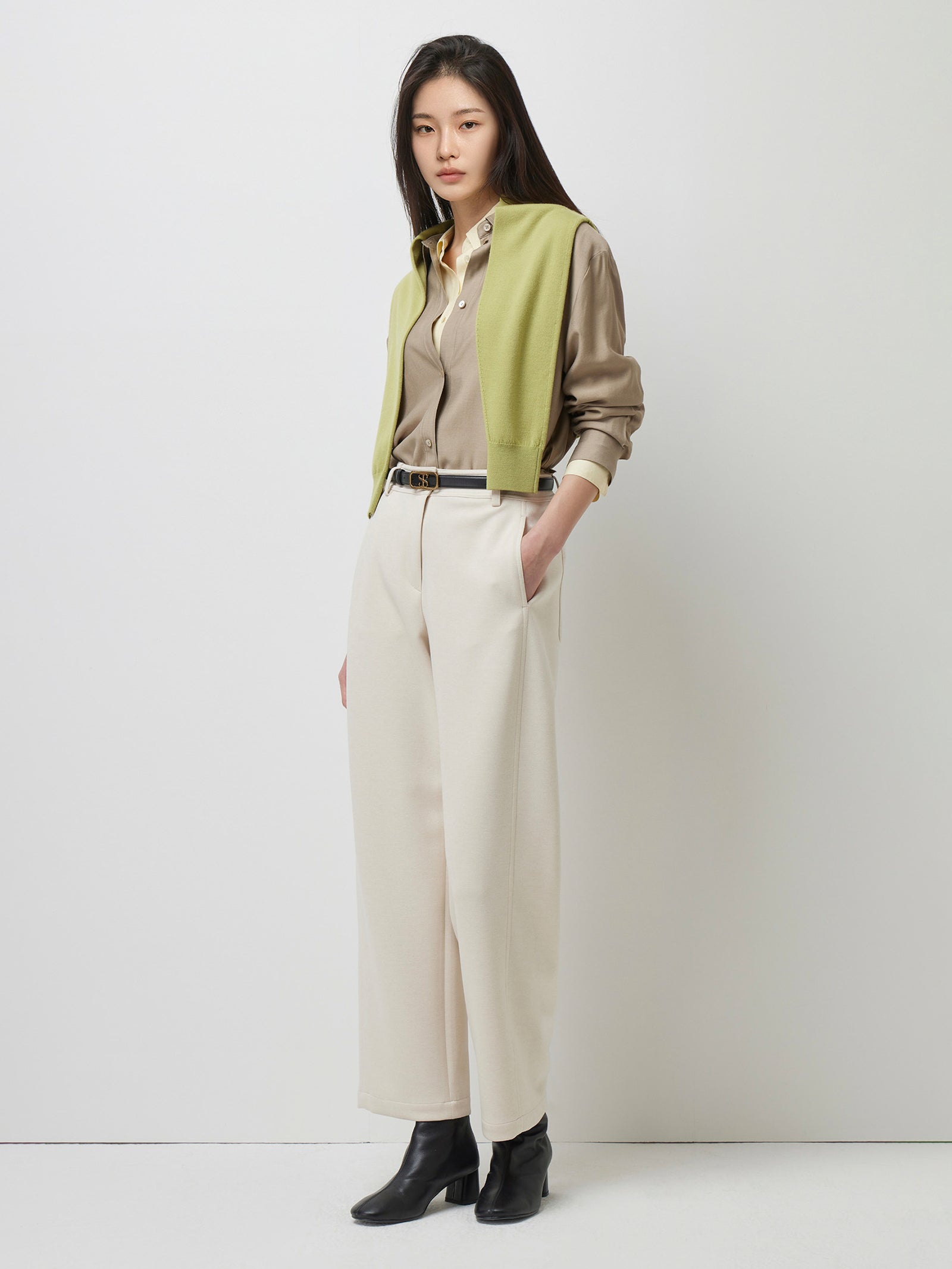 Barrel leg trousers