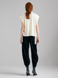 Gilet in maglia con lacci  - ucb_image_B