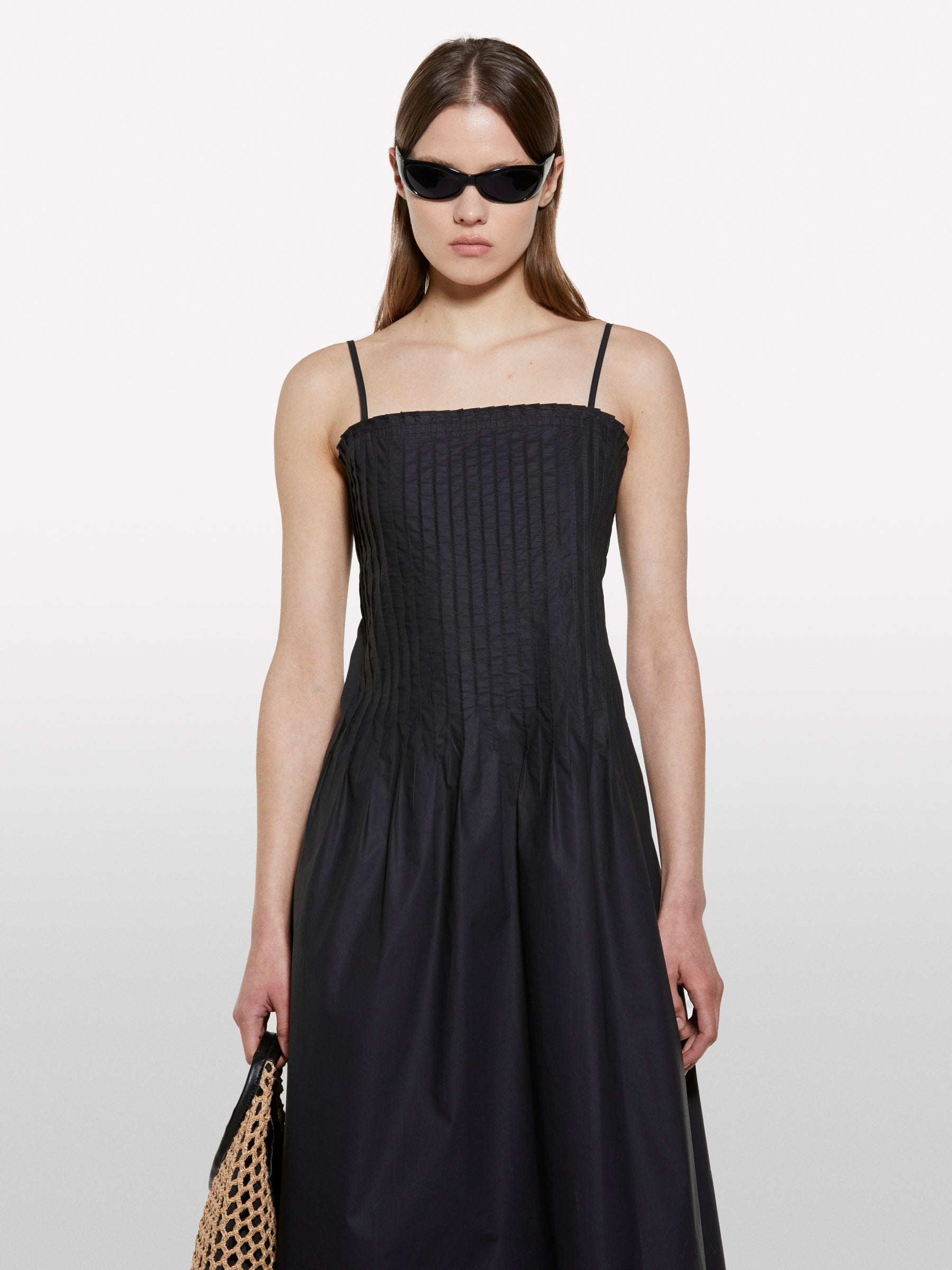 Vestido midi preto evasé - ucb_image_FY
