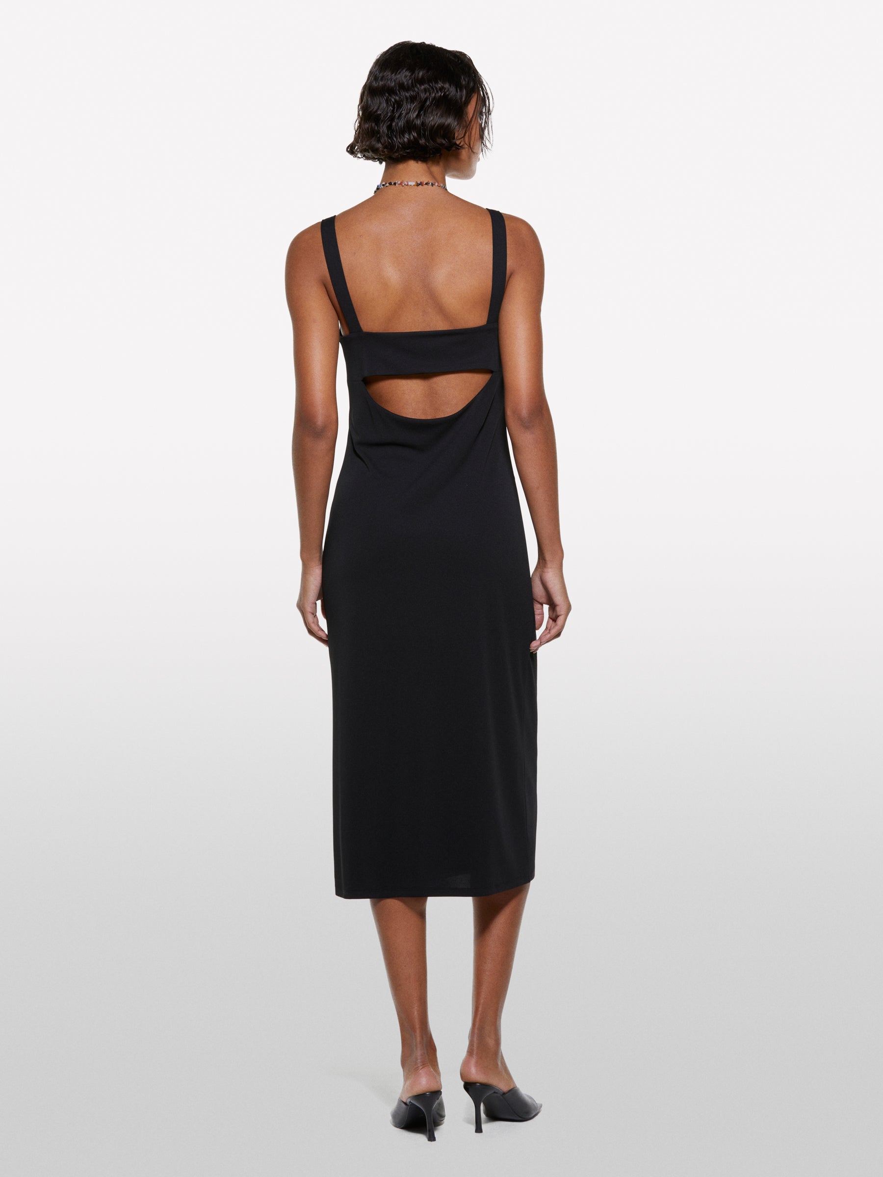 Vestido preto com abertura - ucb_image_B