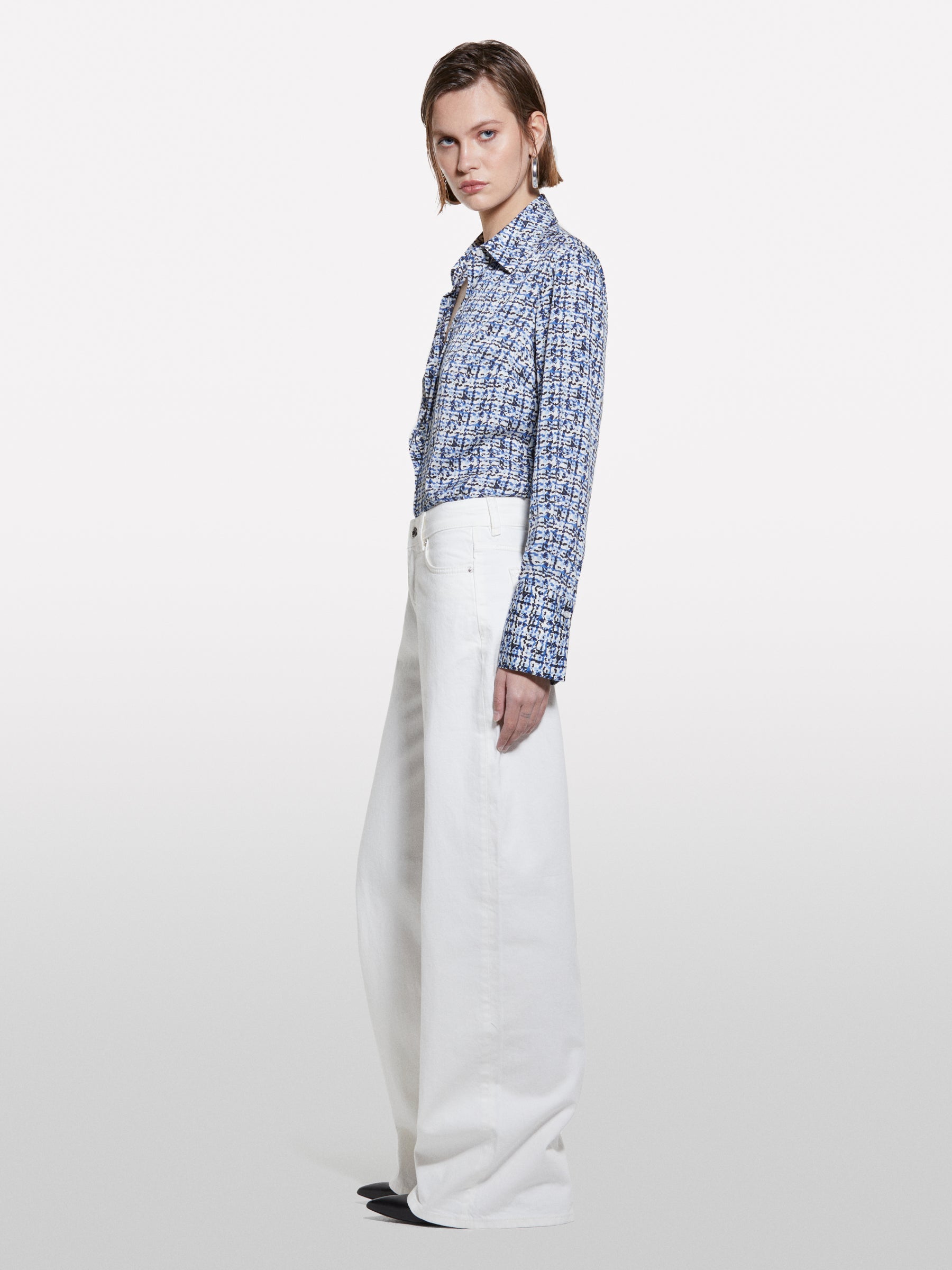 Camisa azul-claro em cetim estampado - ucb_image_F