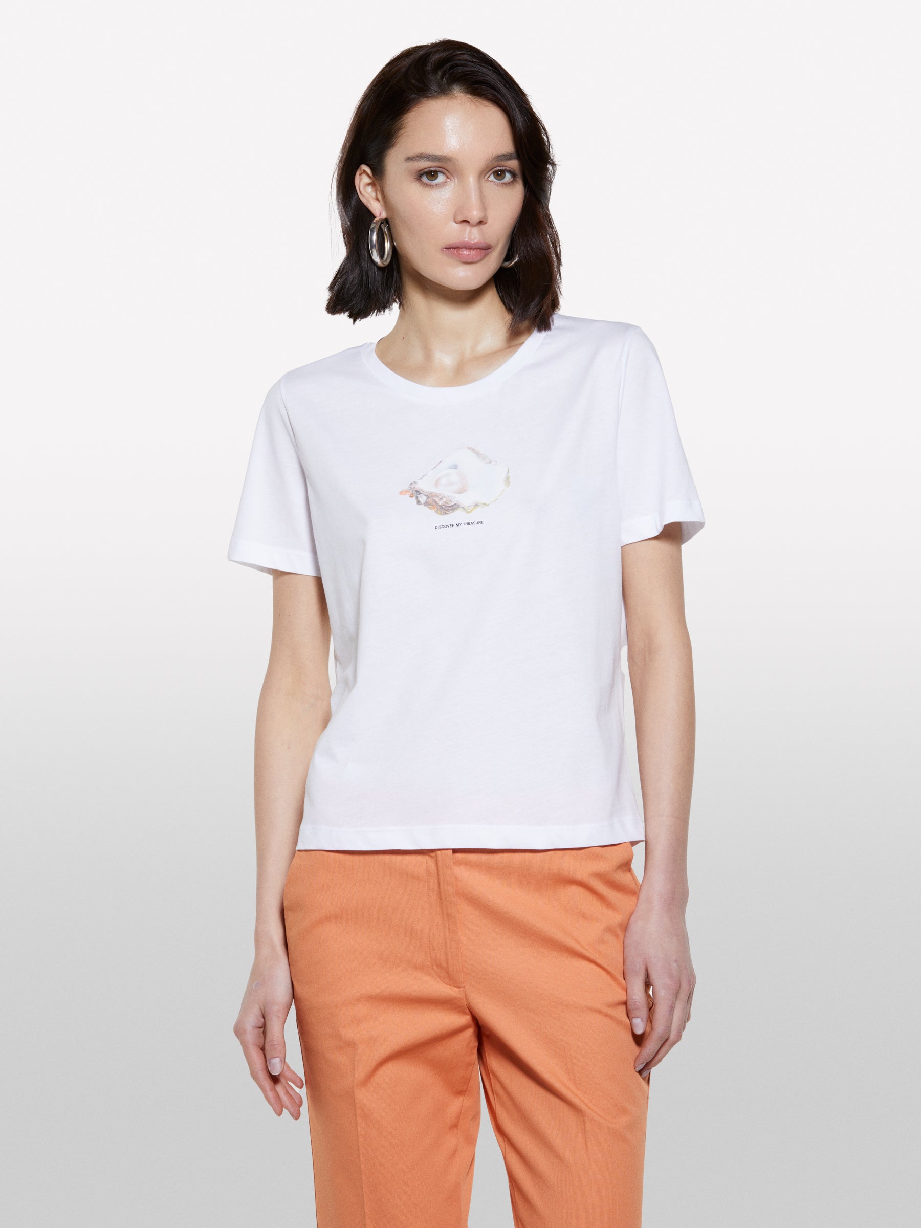T-shirt branca com estampa de concha - ucb_image_FY