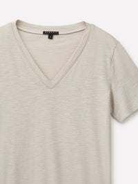Camiseta com decote em V - ucb_image_DS1