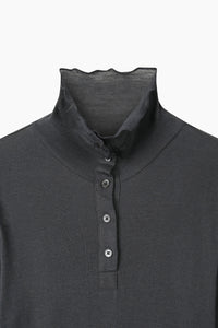 T-shirt de gola alta com botões - ucb_image_DS1