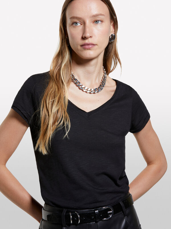 T-shirt scollo a V nera - t-shirt a manica corta da donna | Sisley