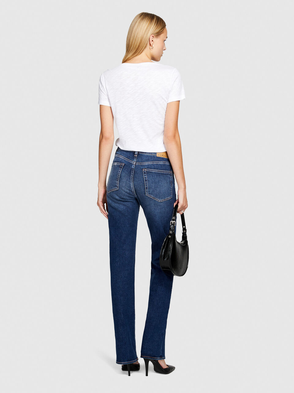 T-shirt scollo rotondo con taglio vivo Donna image number null