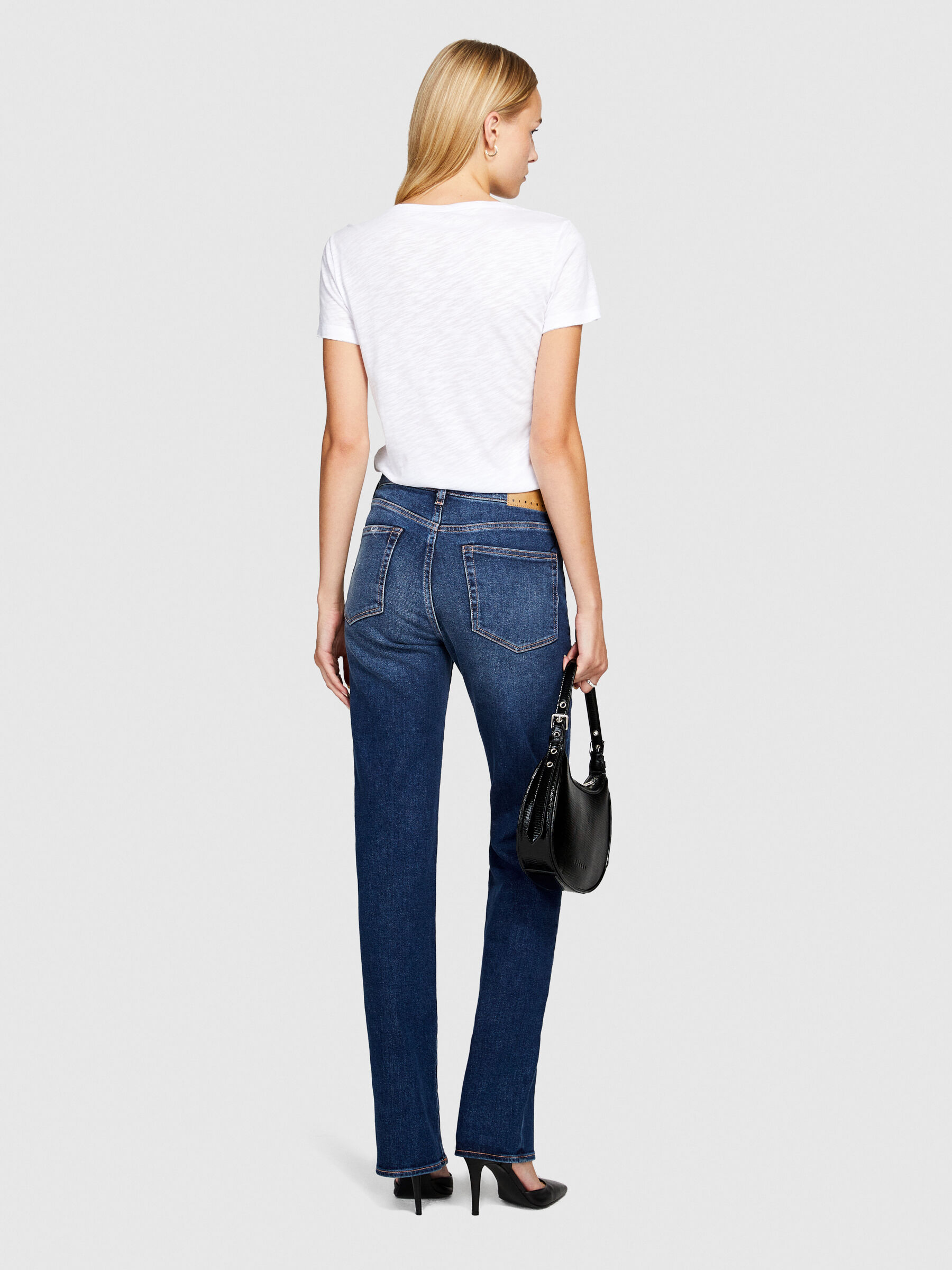 T-shirt scollo rotondo con taglio vivo Donna image number null