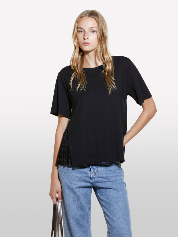 T-shirt nera con pliss&eacute; - t-shirt a manica corta da donna | Sisley