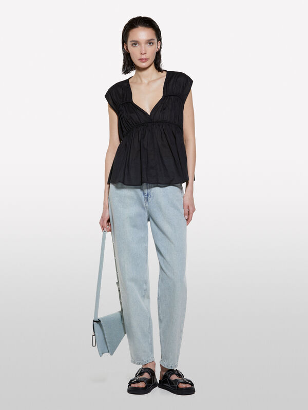 Top nero con arriccio Top nero con arriccio - top da donna | Sisley