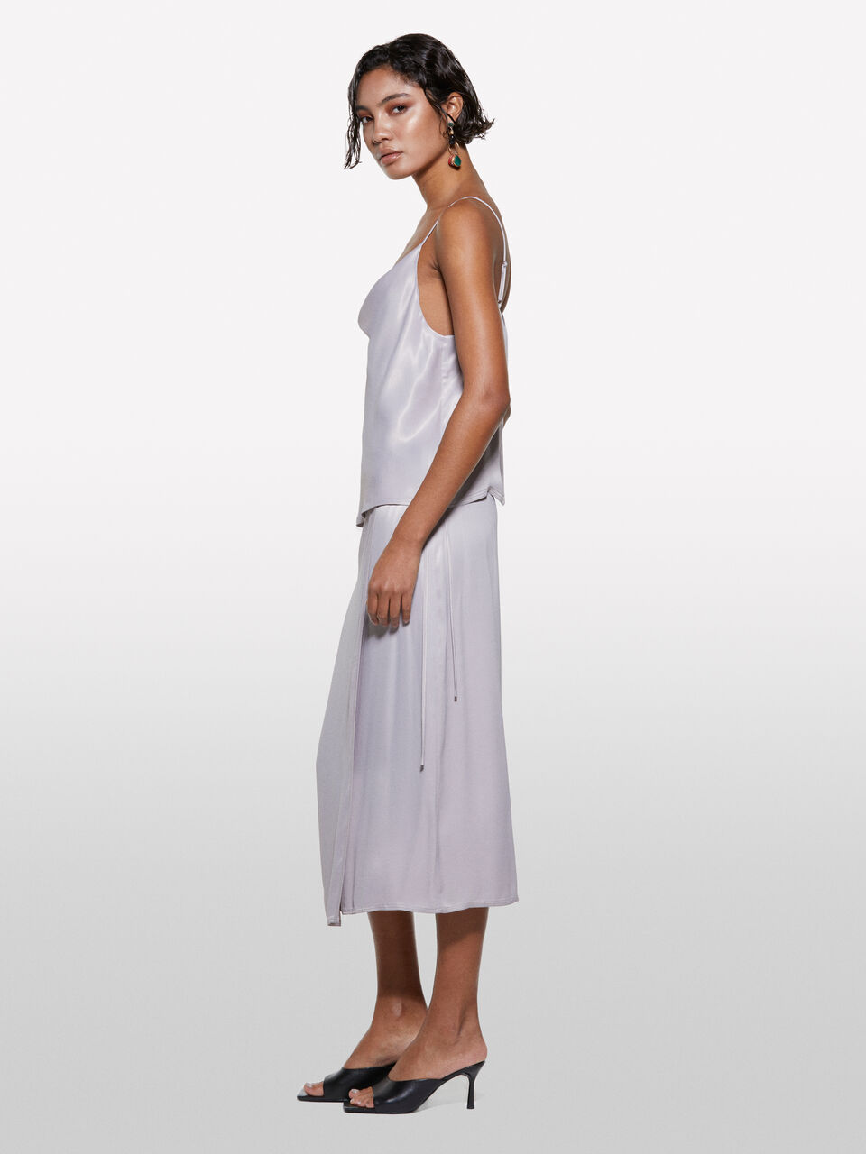 GONNA Donna image number null