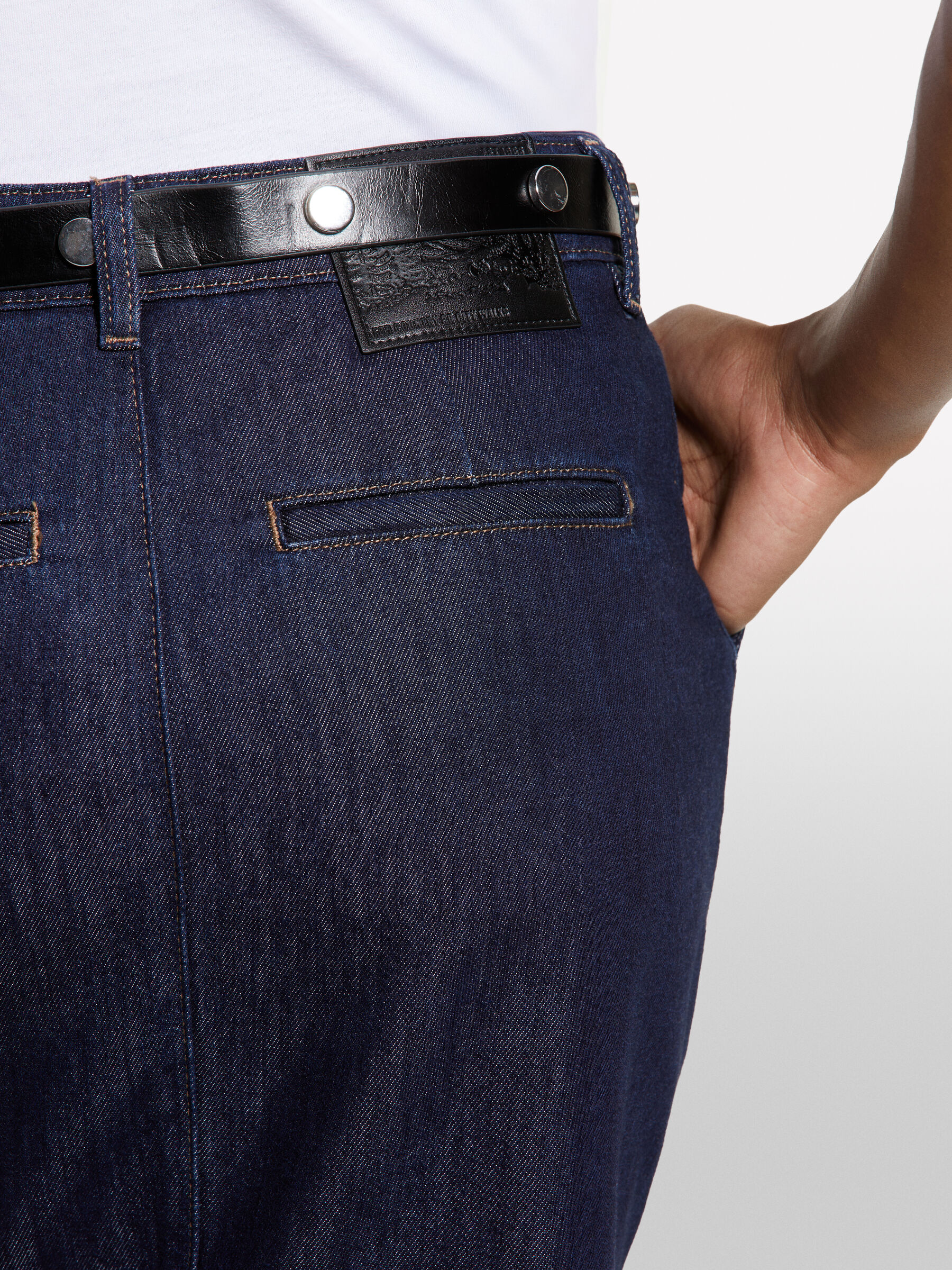 GONNA Donna image number null