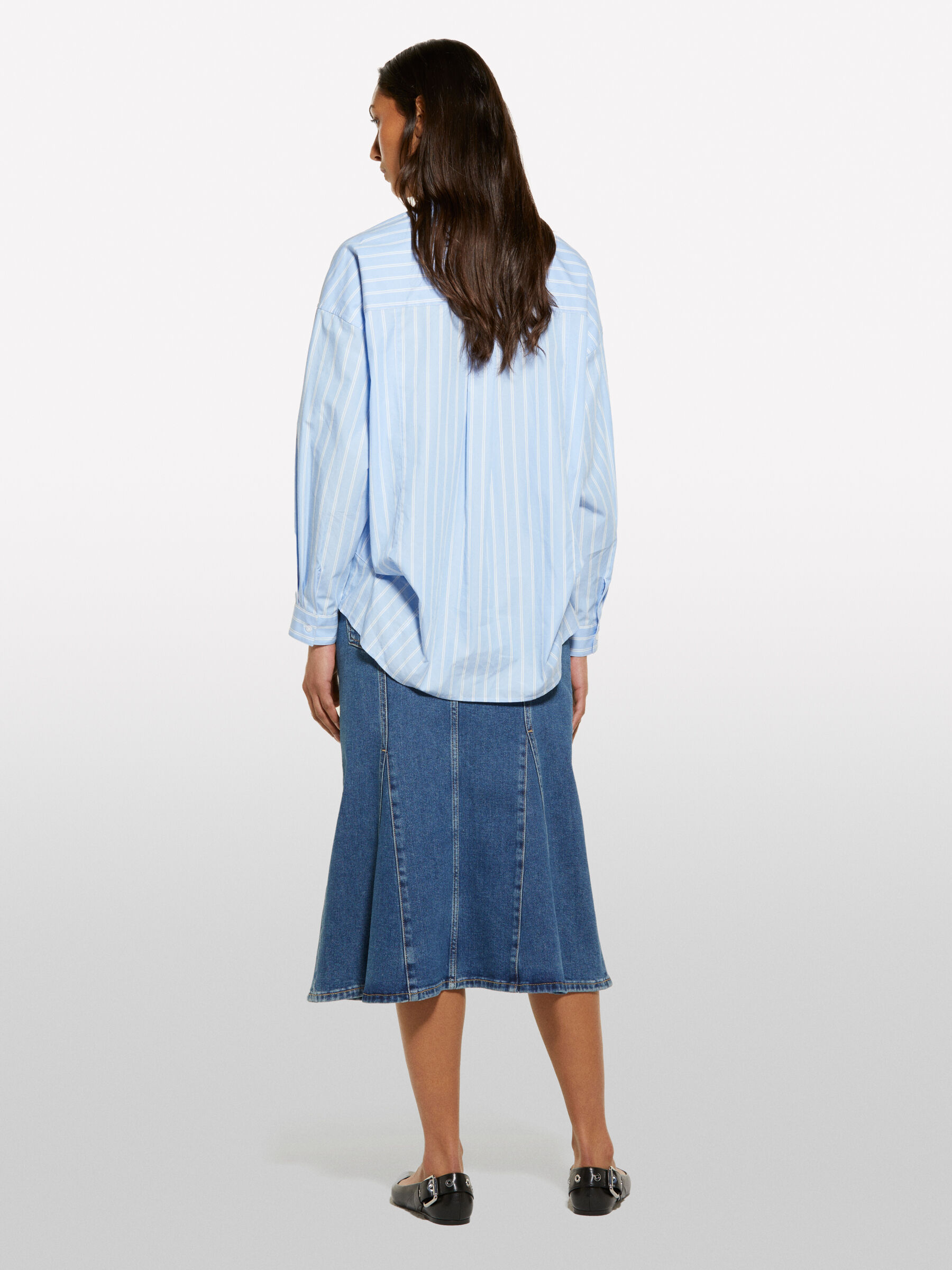 GONNA Donna image number null