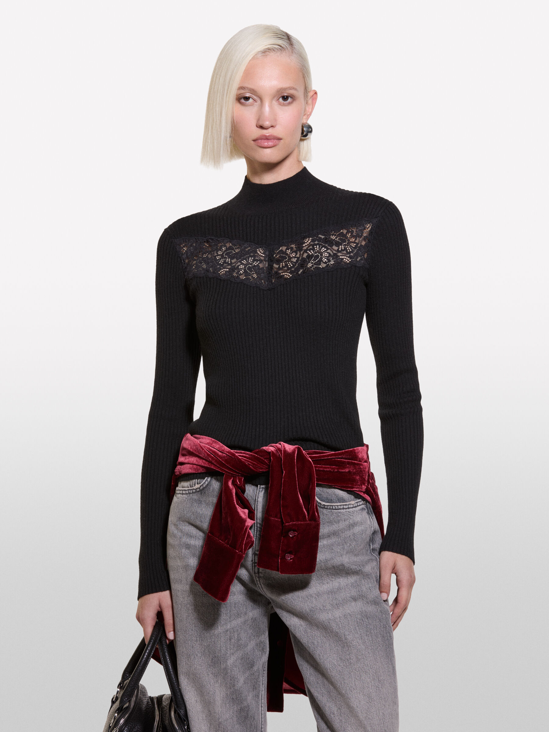 Maglia dolcevita nera con pizzo Nero Sisley
