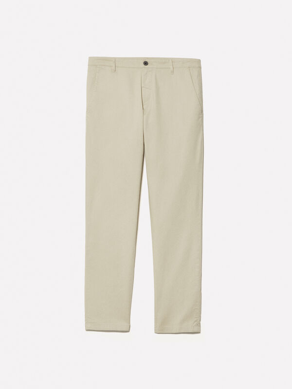 Pantaloni chino sabbia slim fit Pantaloni chino sabbia slim fit - pantaloni slim da uomo | Sisley