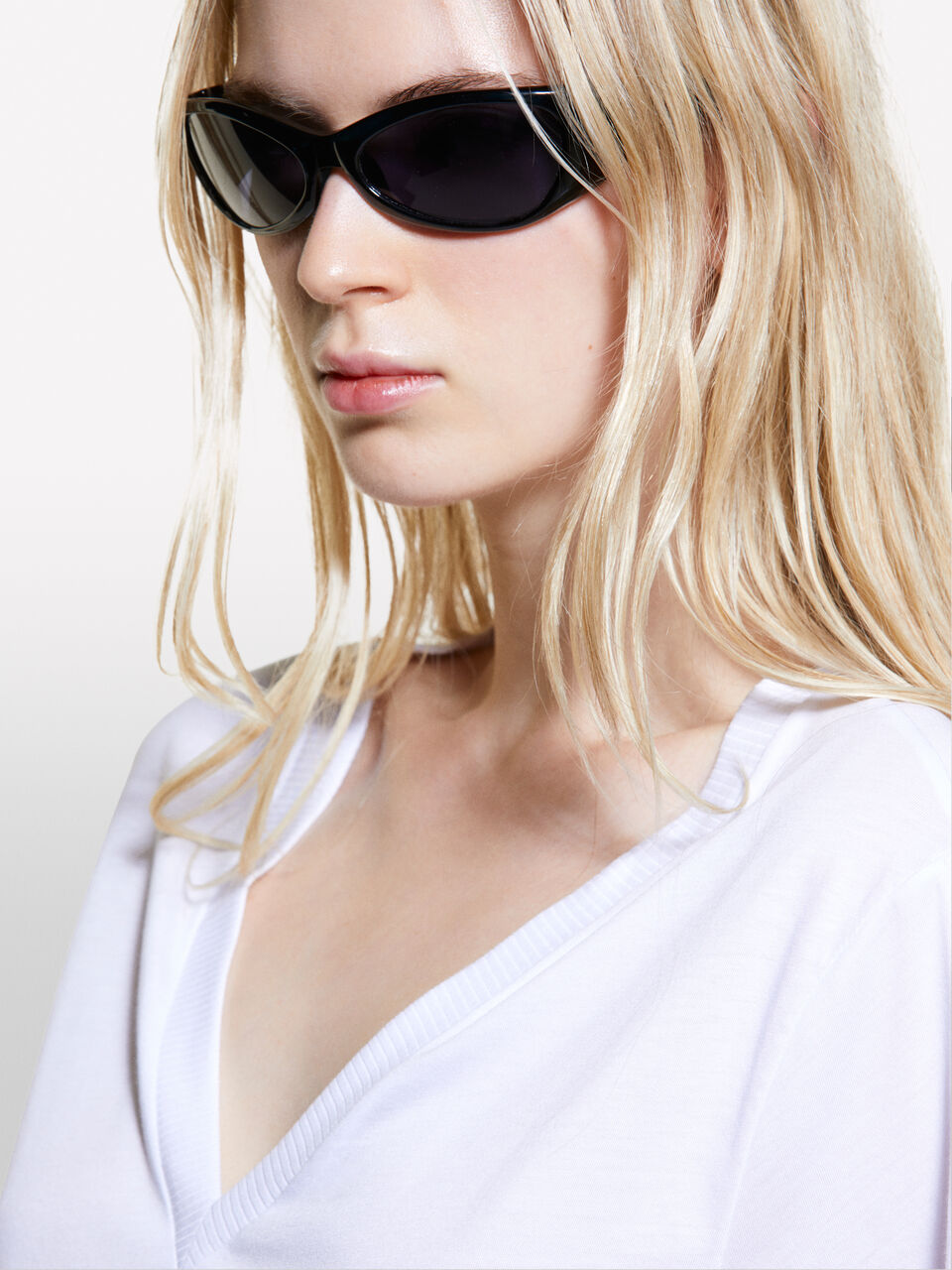 T-SHIRT SCOLLO 'V' Donna image number null