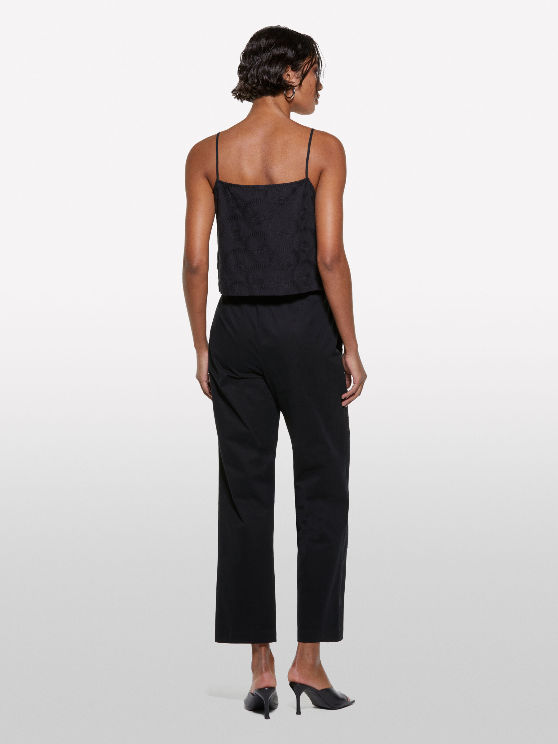 TOP Donna image number null