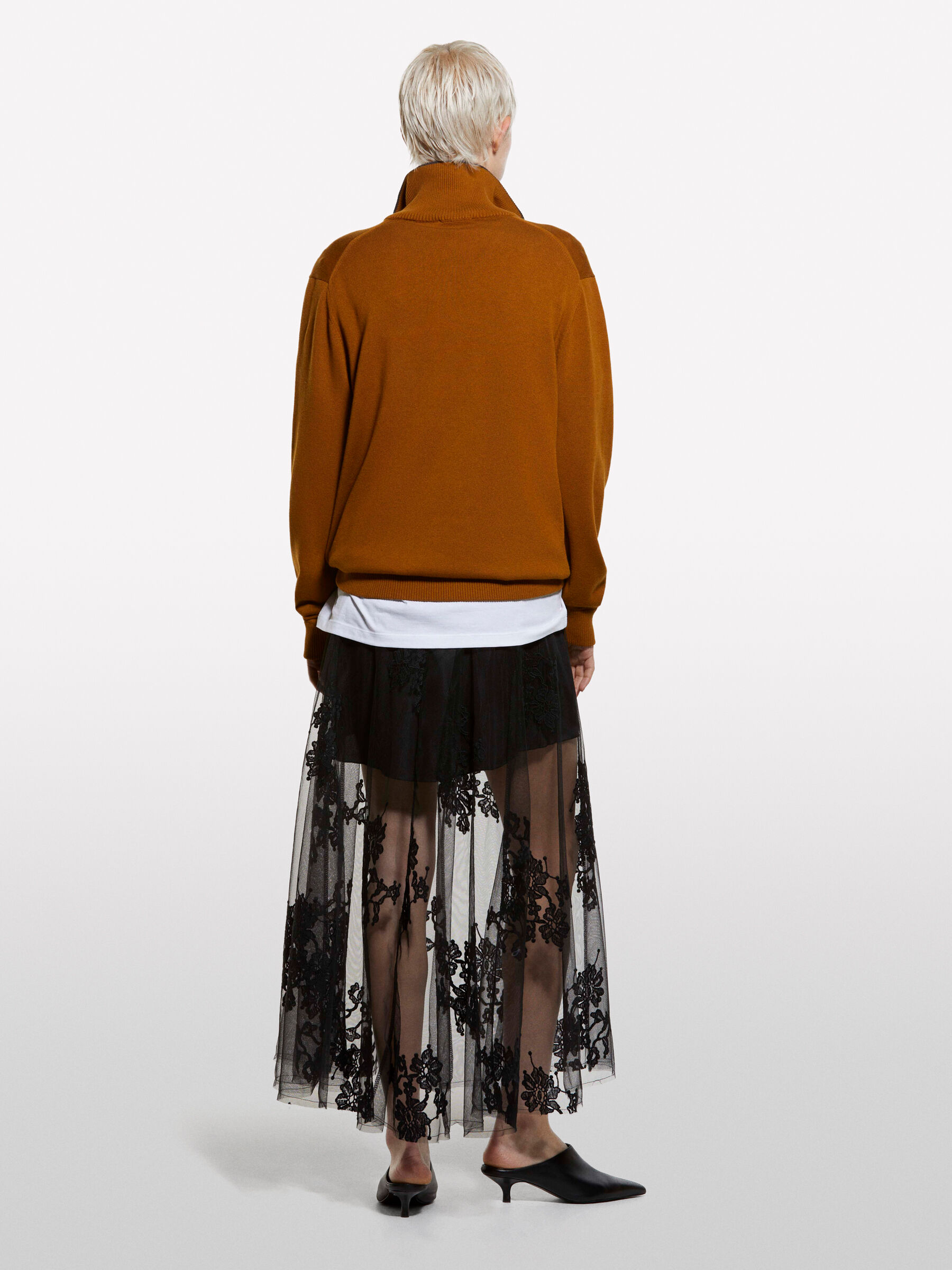 GONNA Donna image number null