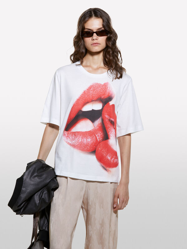 T-shirt boy fit 100% cotone bio con stampa labbra - t-shirt a manica corta da donna | Sisley