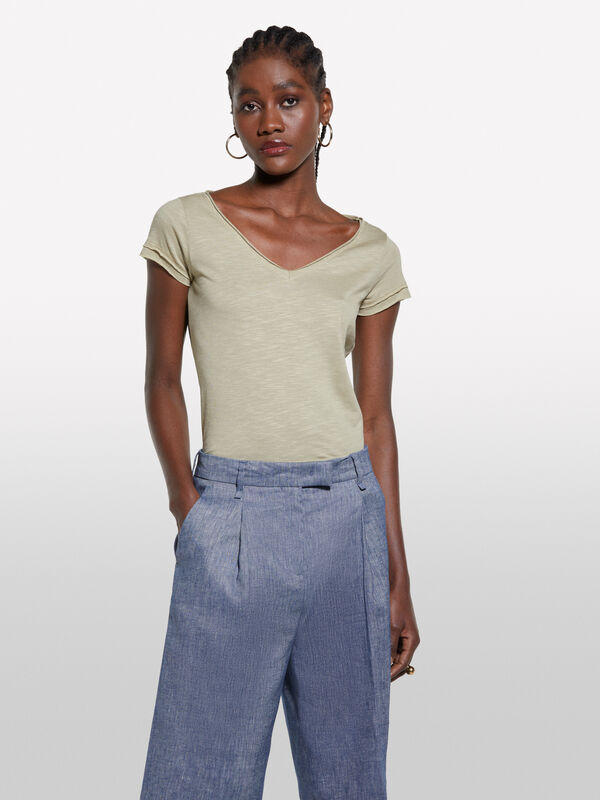 T-shirt scollo a V verde militare - t-shirt a manica corta da donna | Sisley
