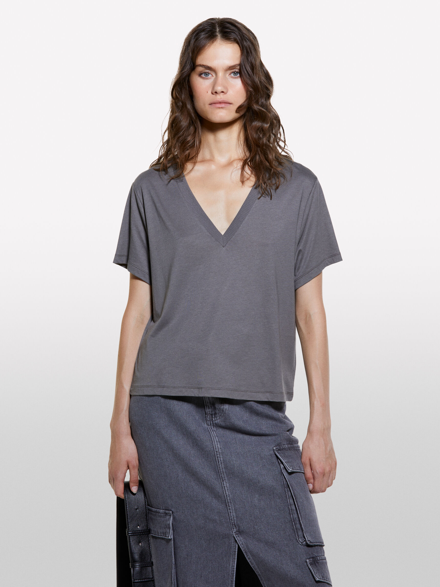 T-SHIRT SCOLLO 'V' Donna image number null