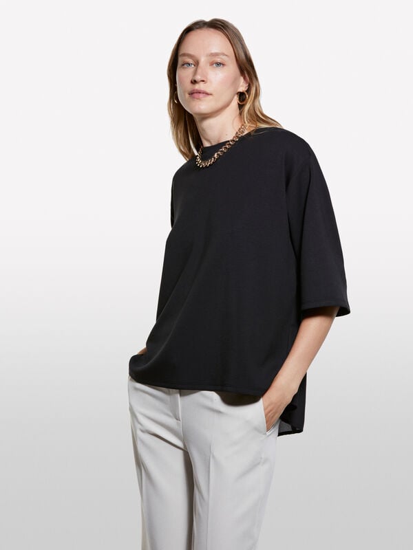 T-shirt nera asimmetrica T-shirt nera asimmetrica - t-shirt a manica corta da donna | Sisley