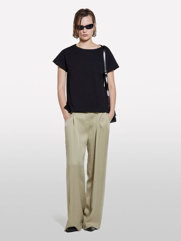 T-shirt nera con taschino T-shirt nera con taschino - t-shirt a manica corta da donna | Sisley