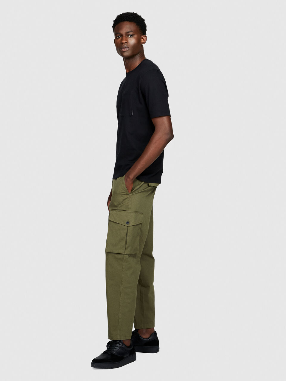 T-shirt con taschino Uomo image number null