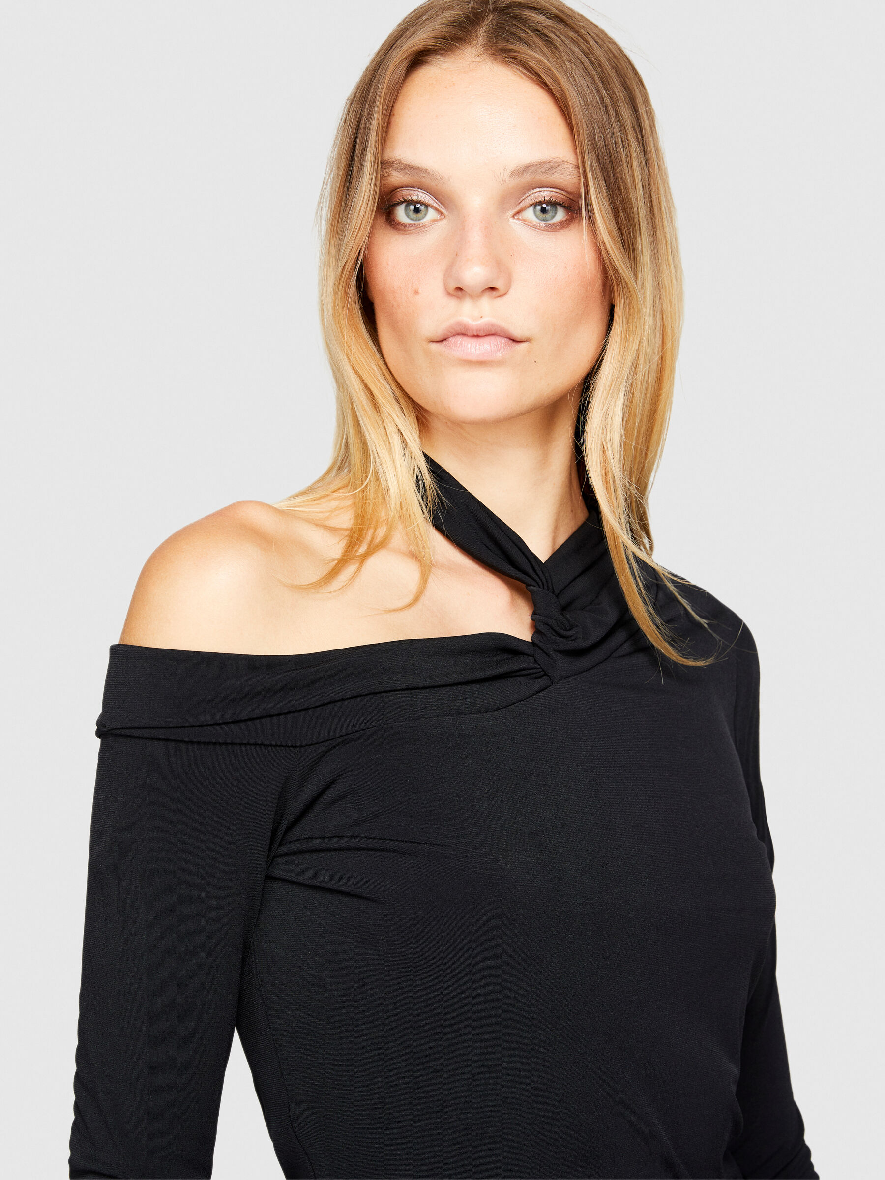 T shirt spalla scoperta hotsell