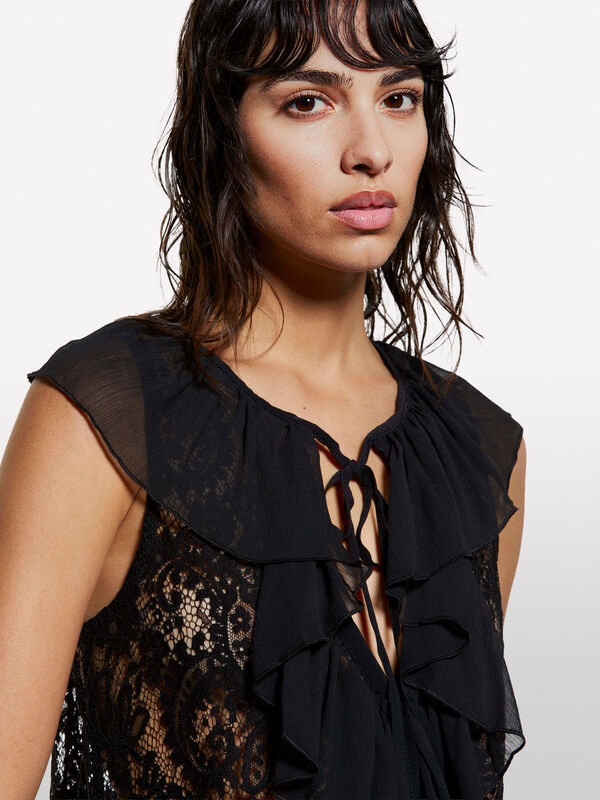 Top nero in pizzo con jabot - top da donna | Sisley