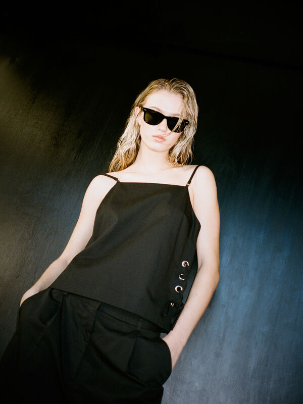 Top nero con laccetti - top da donna | Sisley