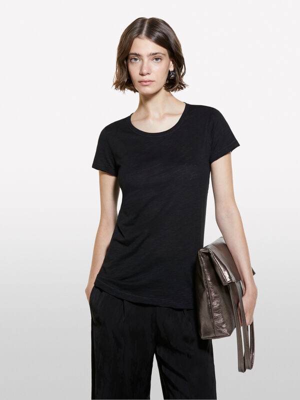 T-shirt nera con taglio a vivo - t-shirt a manica corta da donna | Sisley