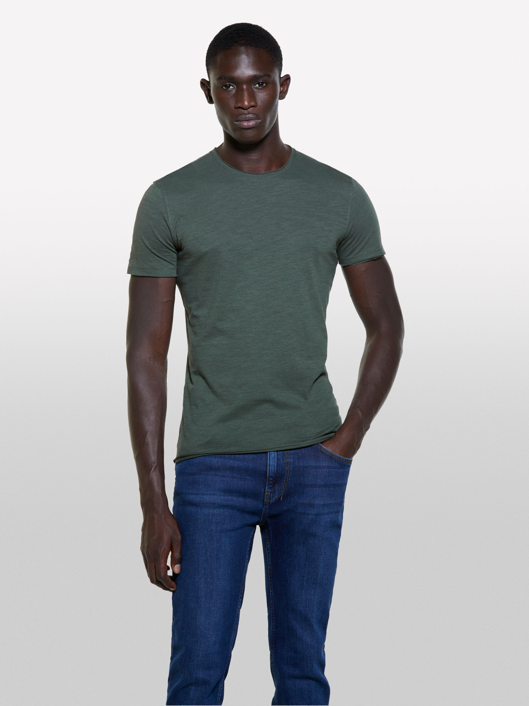 T shirt verde militare con taglio vivo Verde Militare Sisley