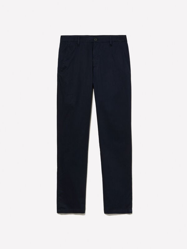 Pantaloni chino blu scuro slim fit Pantaloni chino blu scuro slim fit - pantaloni slim da uomo | Sisley