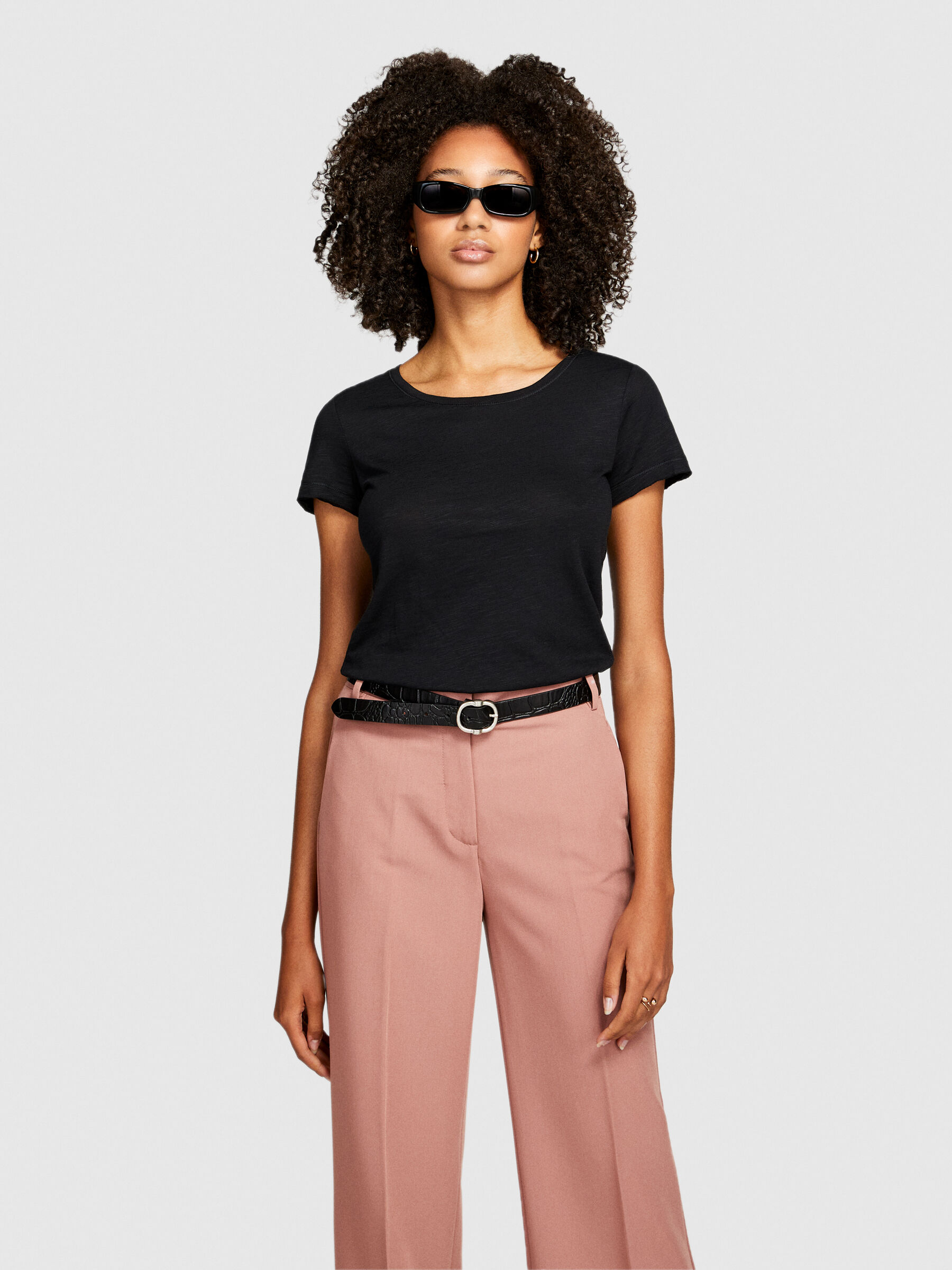 T-shirt scollo rotondo con taglio vivo Donna image number null