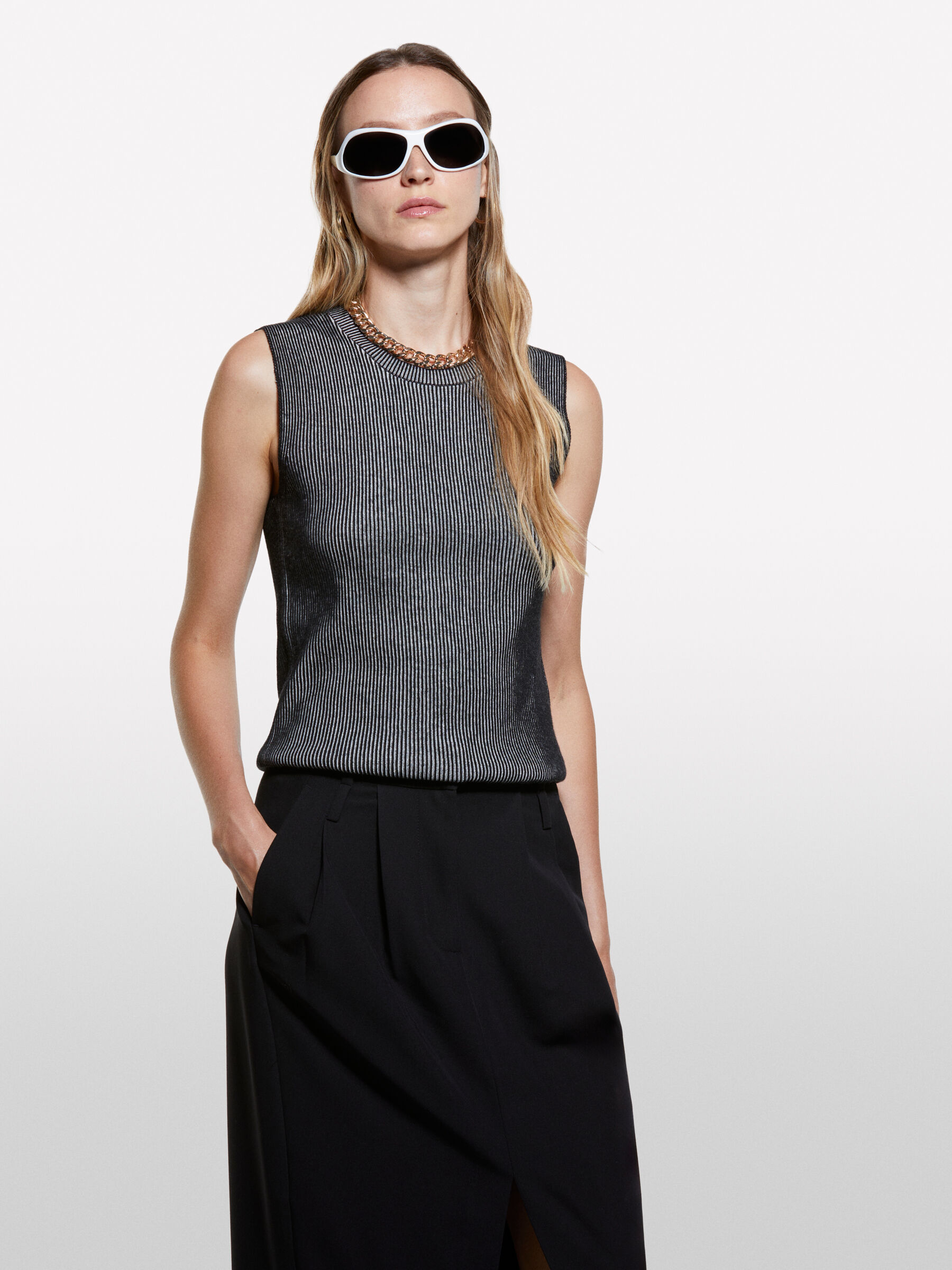 TOP Donna image number null