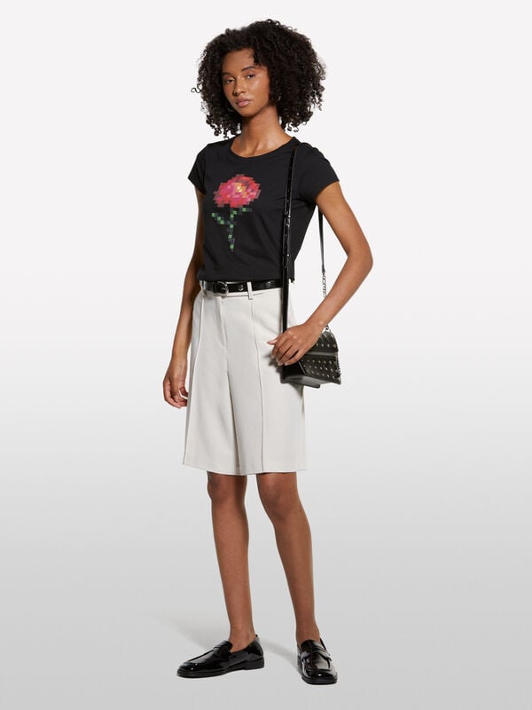 T-shirt nera con stampa fiore T-shirt nera con stampa fiore - t-shirt a manica corta da donna | Sisley