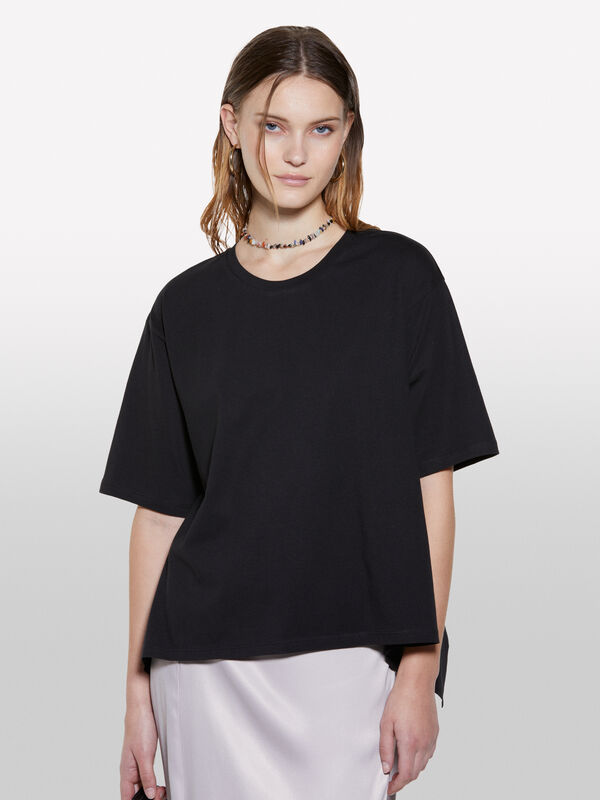 T-shirt nera con apertura dietro - t-shirt a manica corta da donna | Sisley