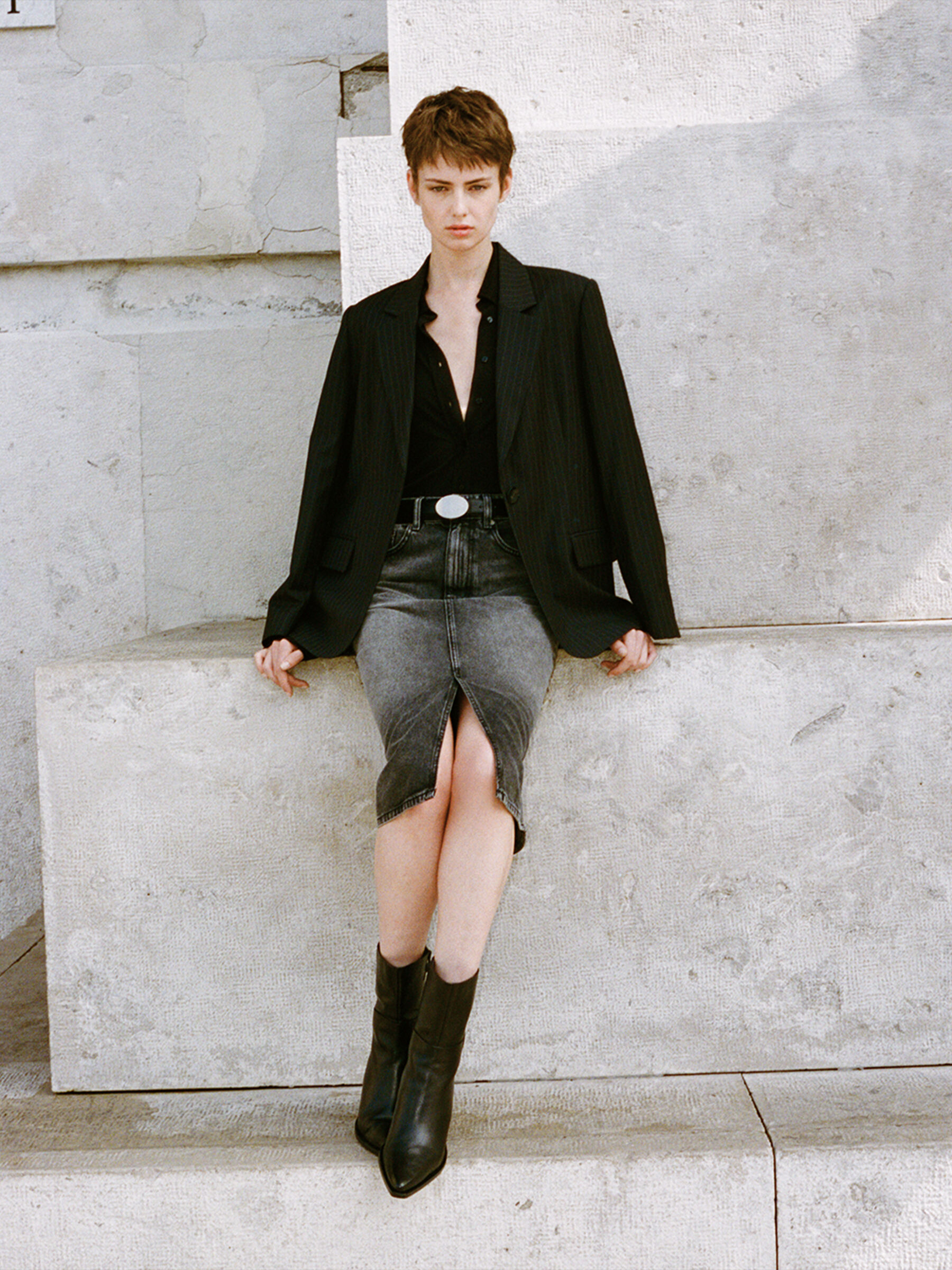 GONNA Donna image number null