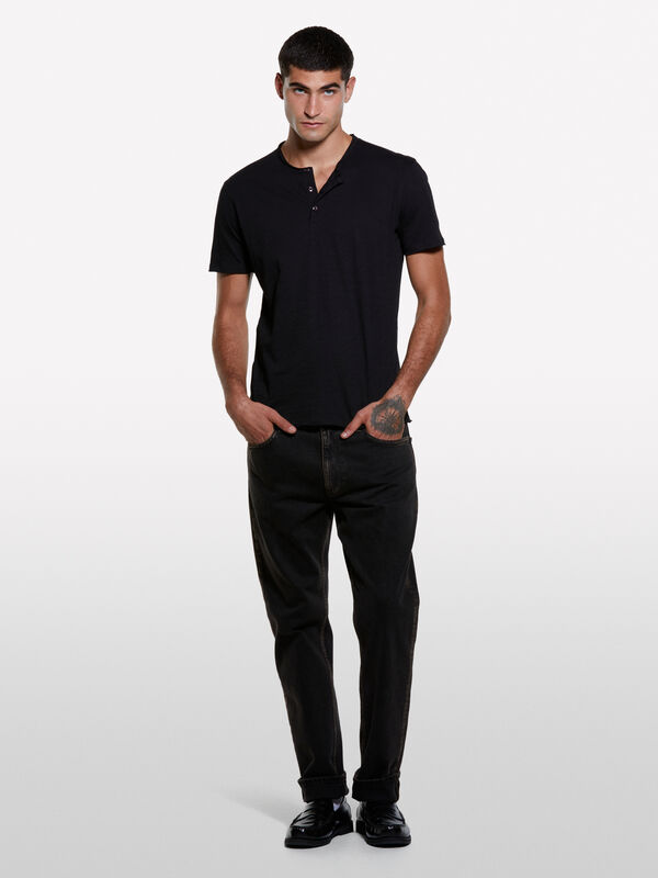 T-shirt serafino nera T-shirt serafino nera - t-shirt a manica corta da uomo | Sisley