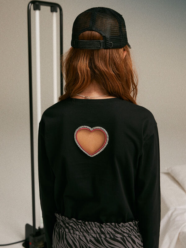 T-shirt con cuore cut-out