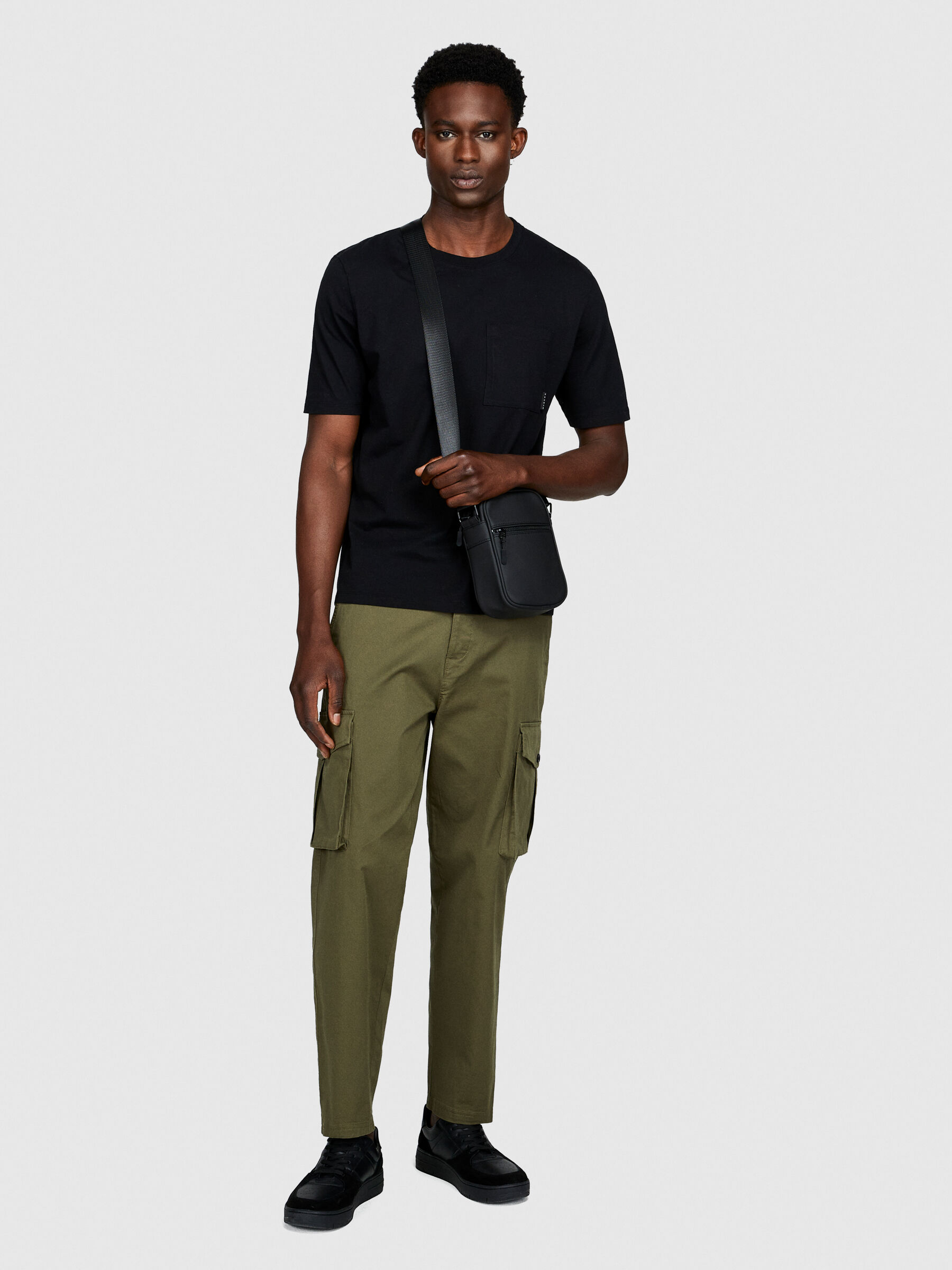 T-shirt con taschino Uomo image number null