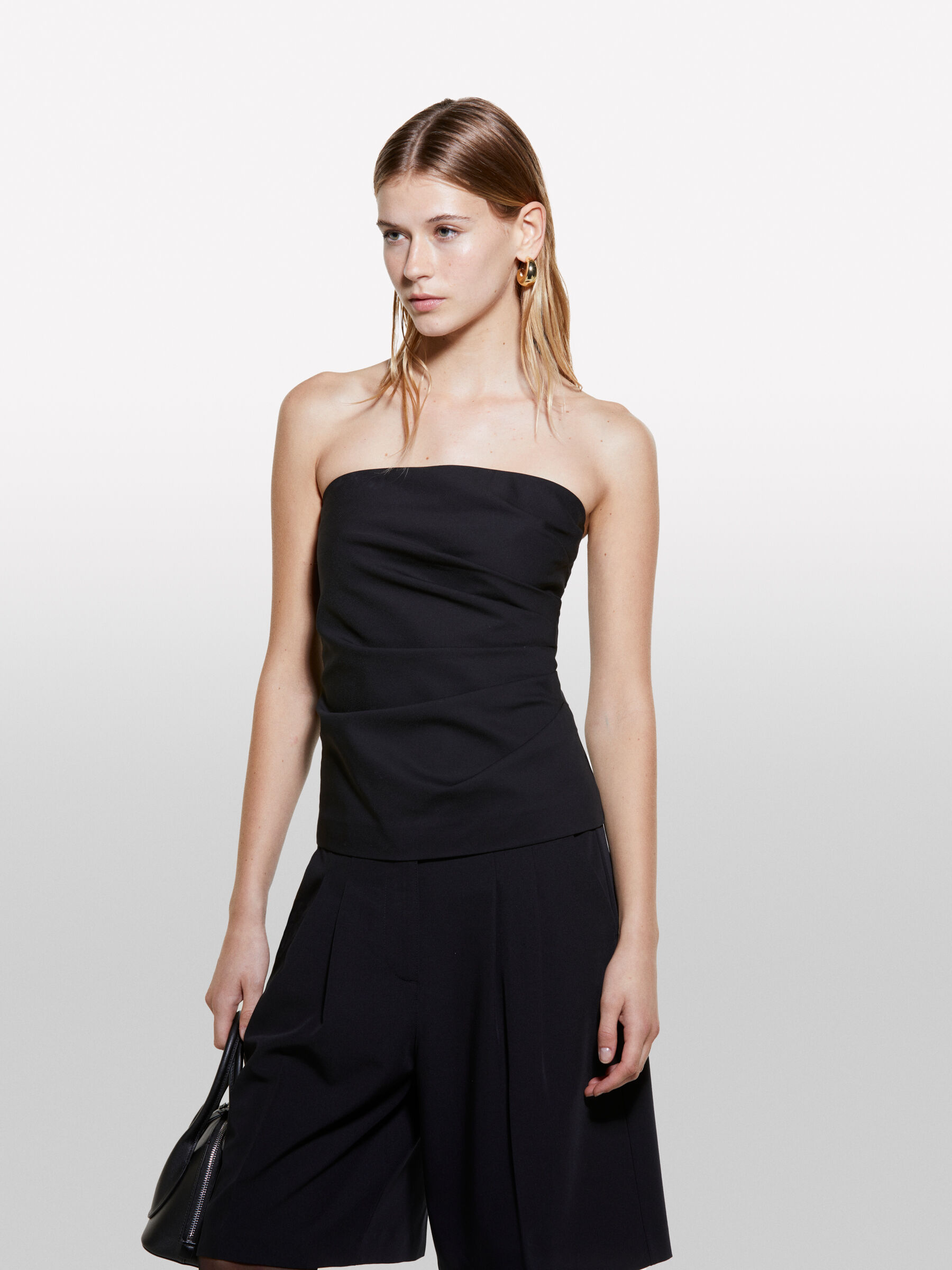 TOP Donna image number null