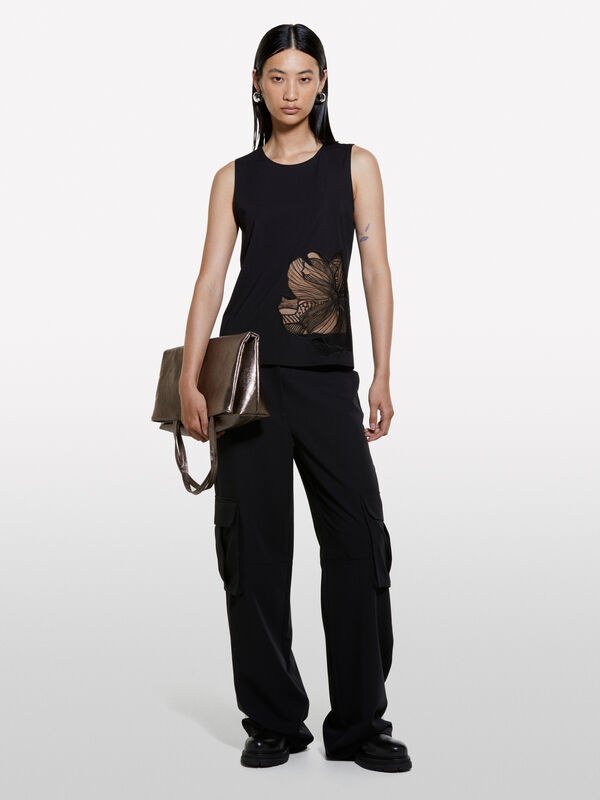 Top nero con ricamo floreale - top da donna | Sisley
