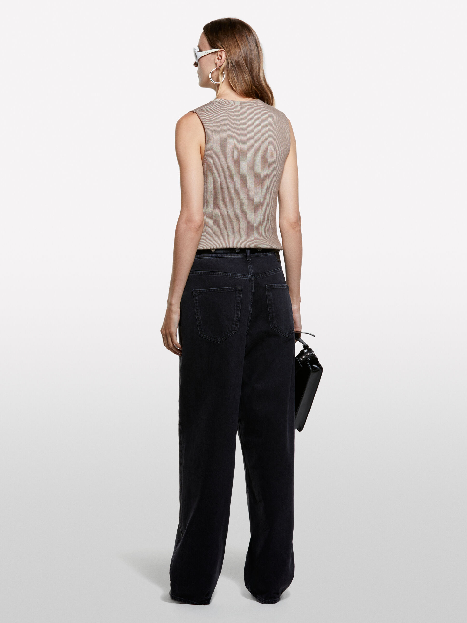 TOP Donna image number null