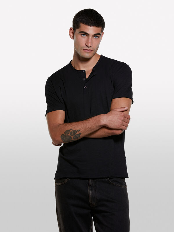 T-shirt serafino nera - t-shirt a manica corta da uomo | Sisley
