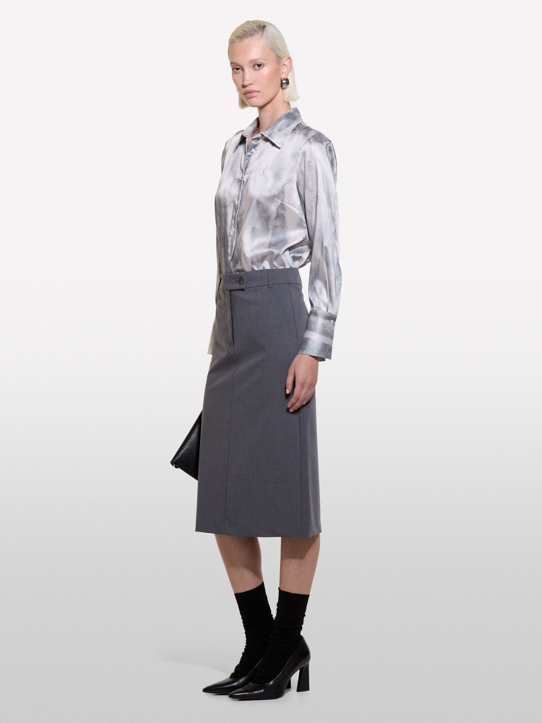 GONNA Donna image number null