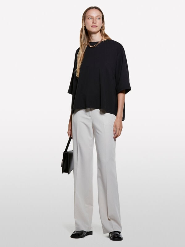 T-shirt nera asimmetrica T-shirt nera asimmetrica - t-shirt a manica corta da donna | Sisley