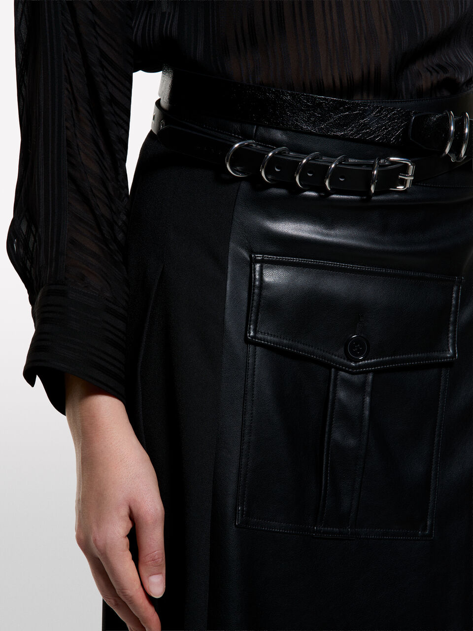 GONNA Donna image number null